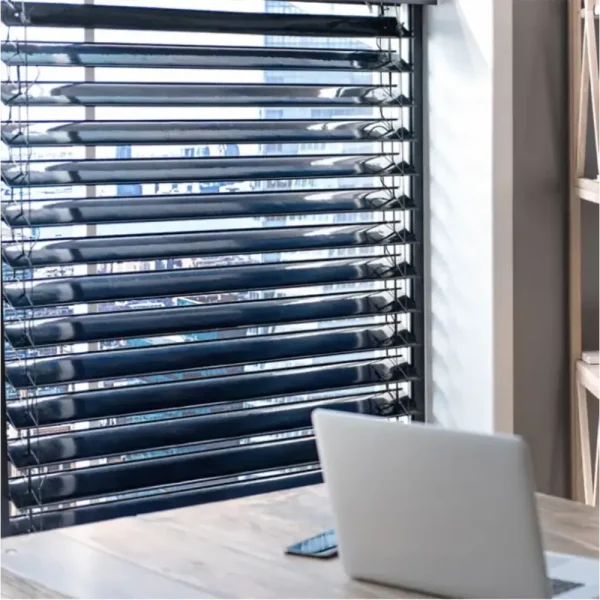 Smart blinds covered with photovoltaic modules