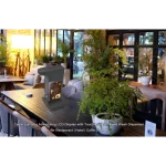 gel dispenser with dispenser comes with targeted digital signage