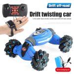 Blue car that deforms and moves by hand gestures