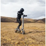 electric scooter that provides a smooth ride