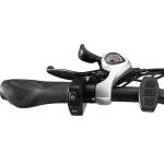 All-terrain e-bike with comfortable hanldebars.